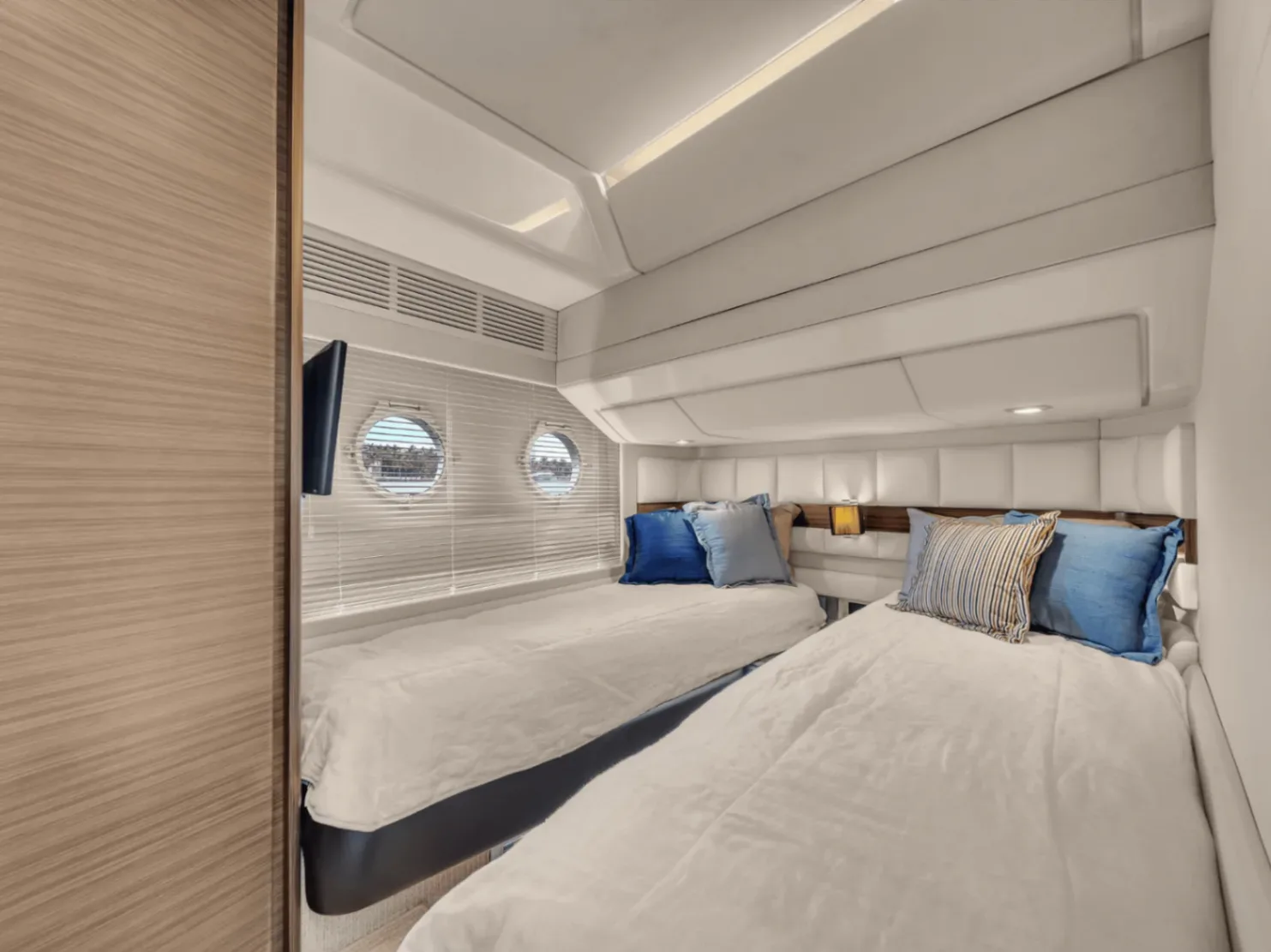 Azimut Fly 64 FT - Photo 12
