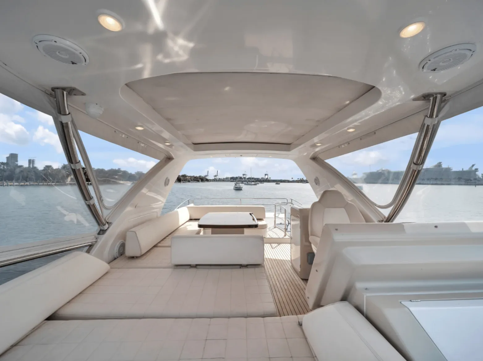 Azimut Fly 64 FT - Photo 4