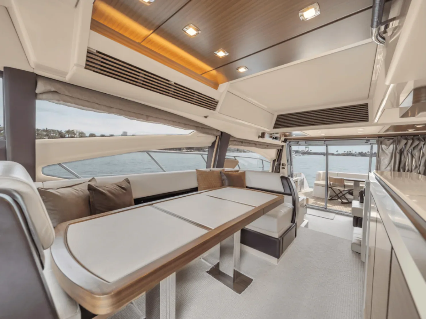 Azimut Fly 64 FT - Photo 7