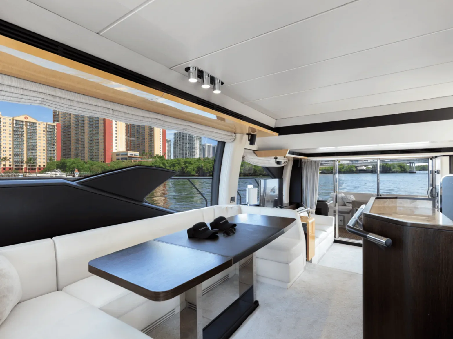 Azimut Fly 68 FT - Photo 9