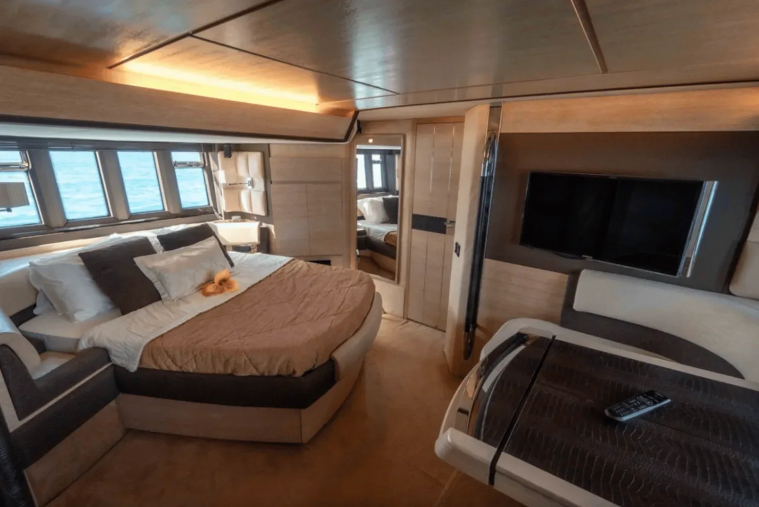 Azimut Flybridge 64 FT - Photo 13