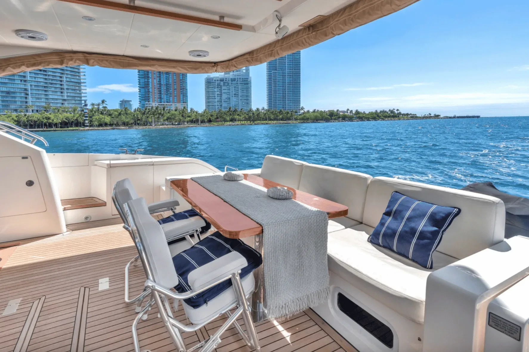 Fairline Squadron 70 FT - Photo 11