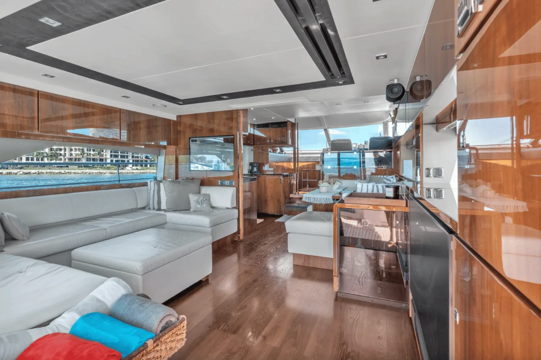 Fairline Squadron 70 FT - Photo 12