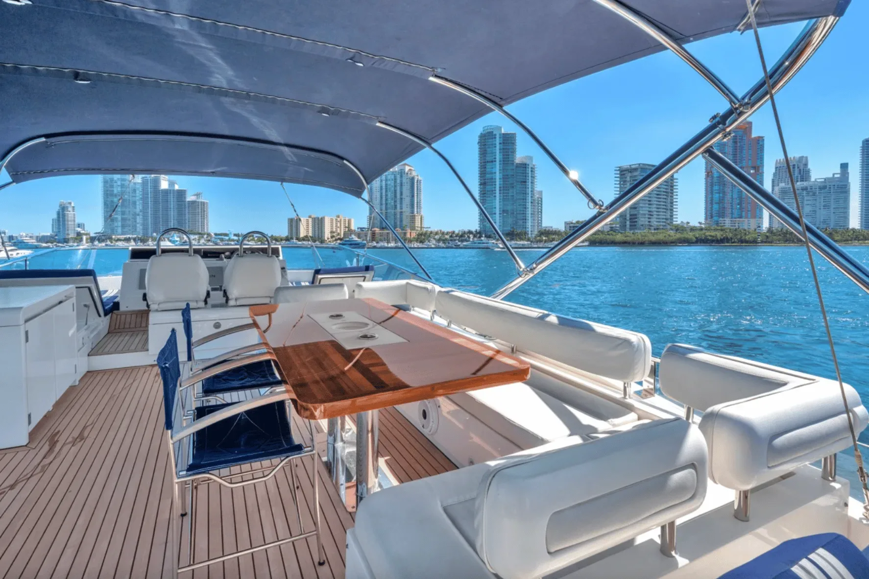 Fairline Squadron 70 FT - Photo 8