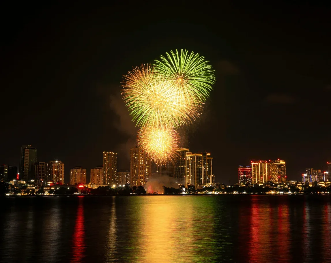 NYE party setup champagne service on private yacht Miami New Year's Eve