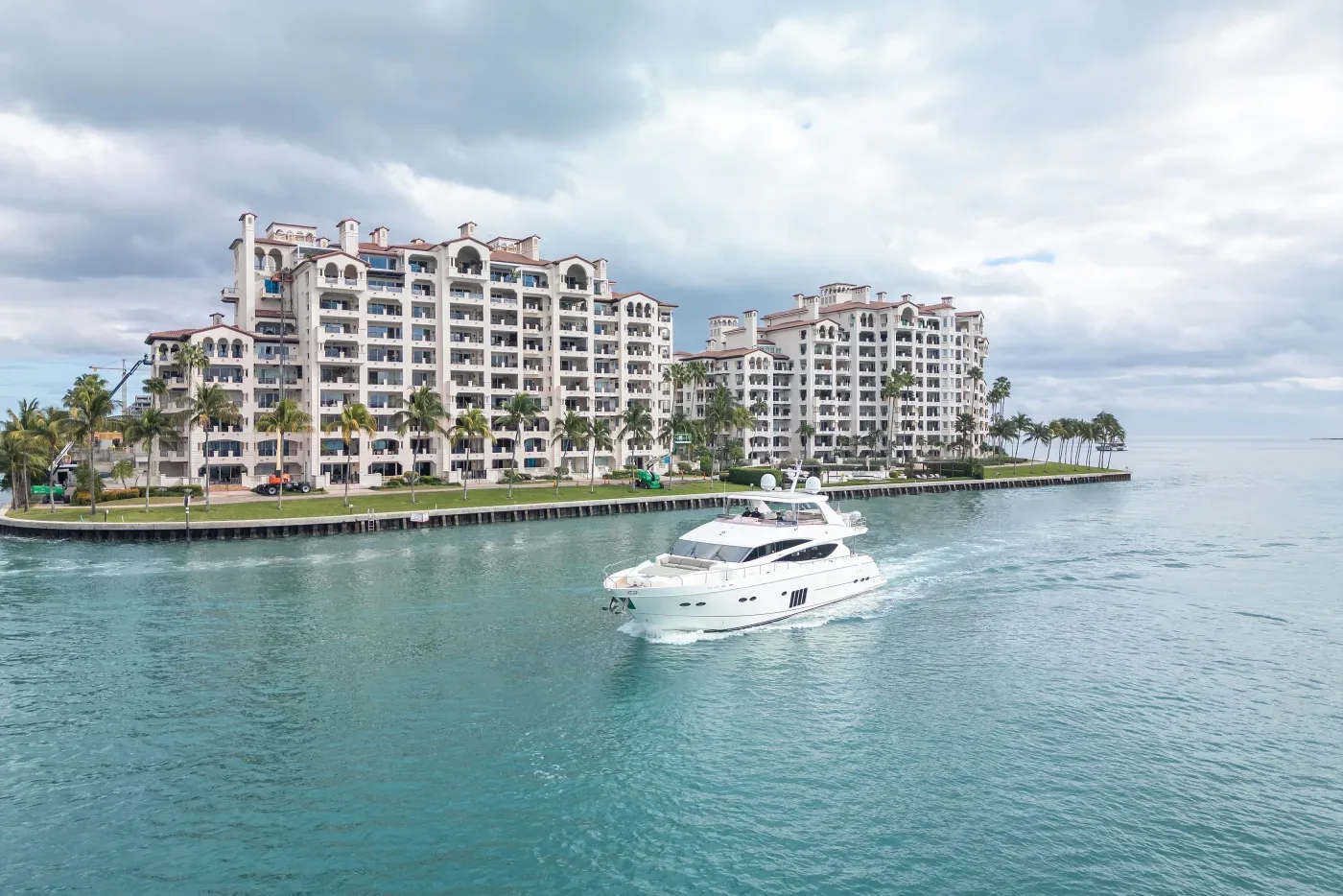 Sunny Isles beach boat rental at Haulover Sandbar Miami
