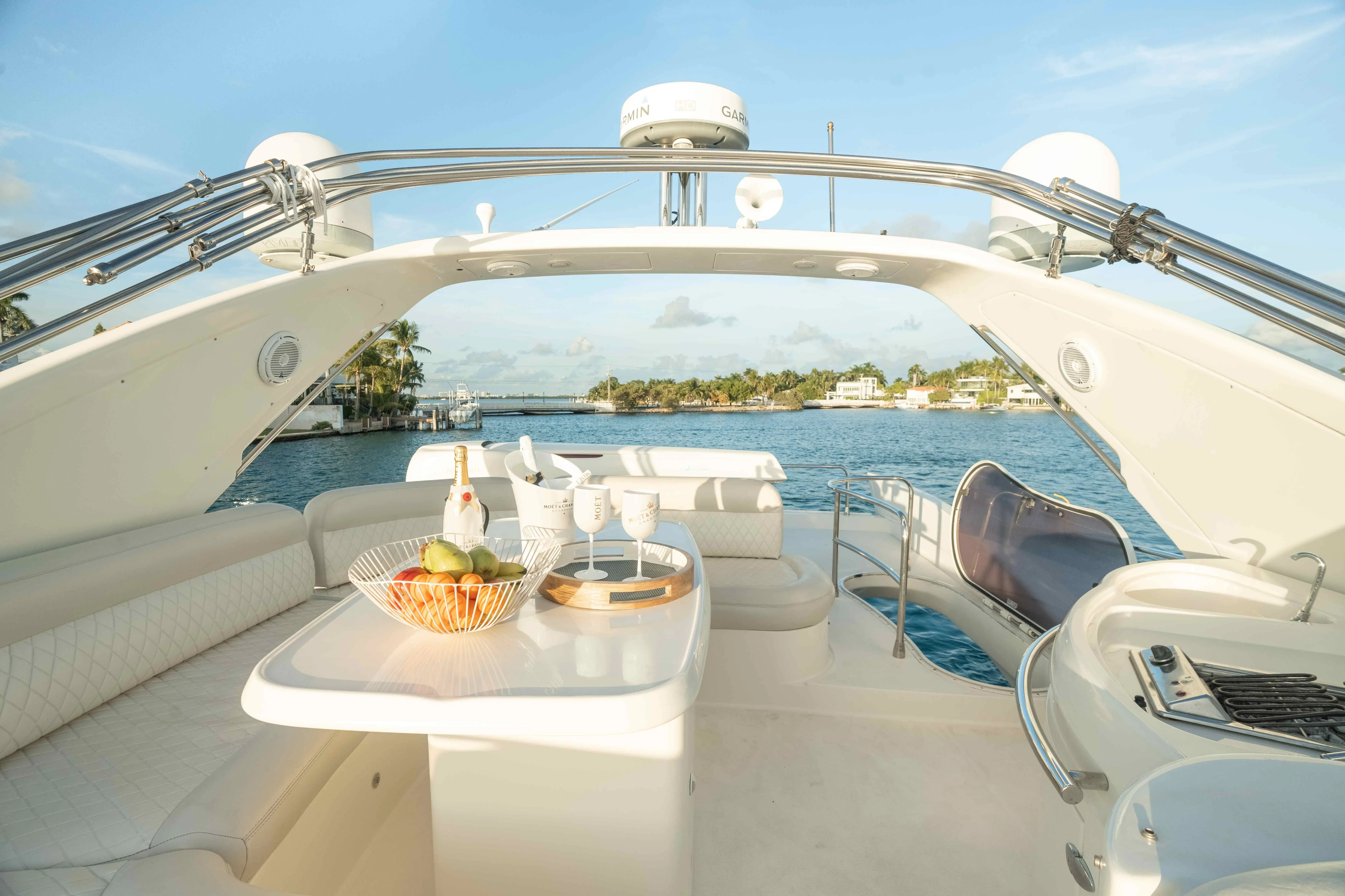 Private Miami yacht tour Biscayne Bay private sightseeing cruise for groups